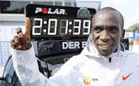 9月のベルリン・マラソンで2時間1分台の世界新を出したキプチョゲ=ロイター