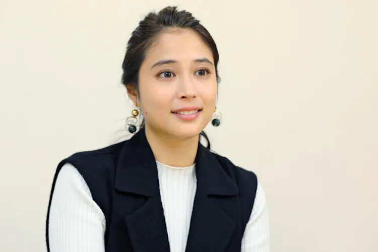 女優 広瀬アリスさん 愛し支え合う 絶対的 なモノ Nikkei Style 女優 広瀬アリスさん 愛し支え合う 絶対的 なモノ Nikkei Style