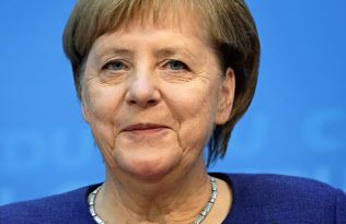 欧州軍に前向きな姿勢を示したメルケル独首相=AP 欧州軍に前向きな姿勢を示したメルケル独首相=AP