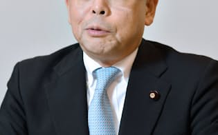 インタビューに答える公明党税制調査会の西田実仁会長（16日）