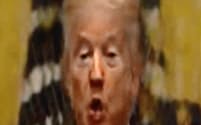 「Face2Face」の手法を使ってフェイク動画を作成した。表情を作る人（今回は筆者）がカメラの前で顔を動かすだけで、リアルタイムでトランプ大統領の表情が変わる（日経サイエンス提供）