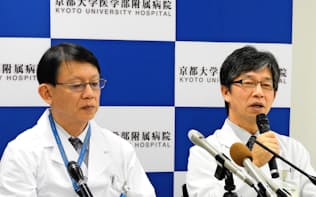 パーキンソン病向けにiPS細胞を使った移植実施について記者会見する京大・高橋淳教授(右)ら（11月9日、京都市）