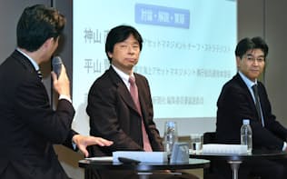 討論する（左から）藤田、神山、平山の各氏（22日、東京・大手町）
