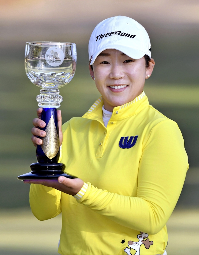 申ジエ 初のメジャー年間3勝 リコー杯女子ゴルフ 日本経済新聞