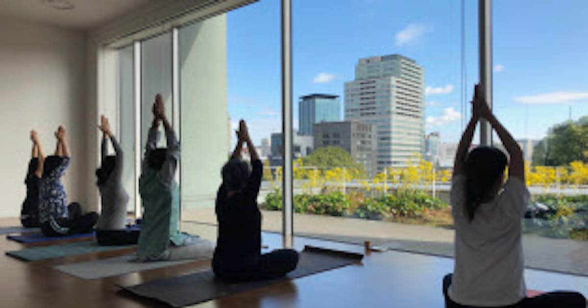 インド大使館でヨガ 写真でみる永田町 日本経済新聞