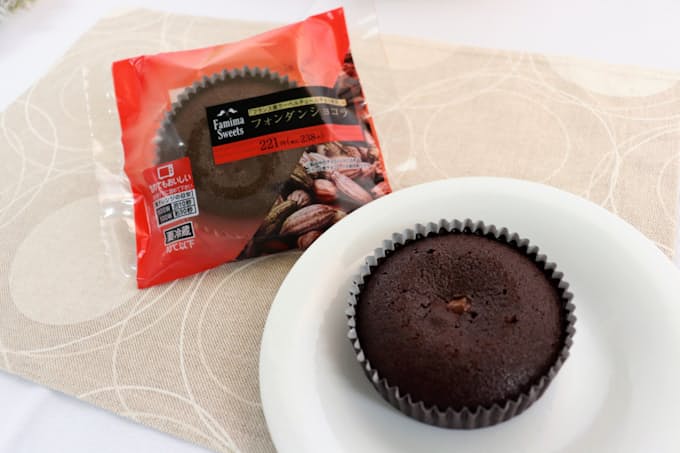 ファミマ 濃厚チョコと宇治抹茶のスイーツ 日本経済新聞