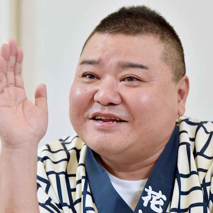 座員一丸 爆笑にトライ 川畑泰史さん もっと関西 日本経済新聞 座員一丸 爆笑にトライ 川畑泰史さん もっと関西 日本経済新聞