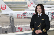 藤明里・日本航空機長