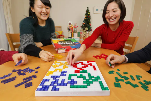 年末年始に仲間と盛り上がれ テーブルゲーム10選 Nikkei Style 年末年始に仲間と盛り上がれ テーブルゲーム10選 Nikkei Style