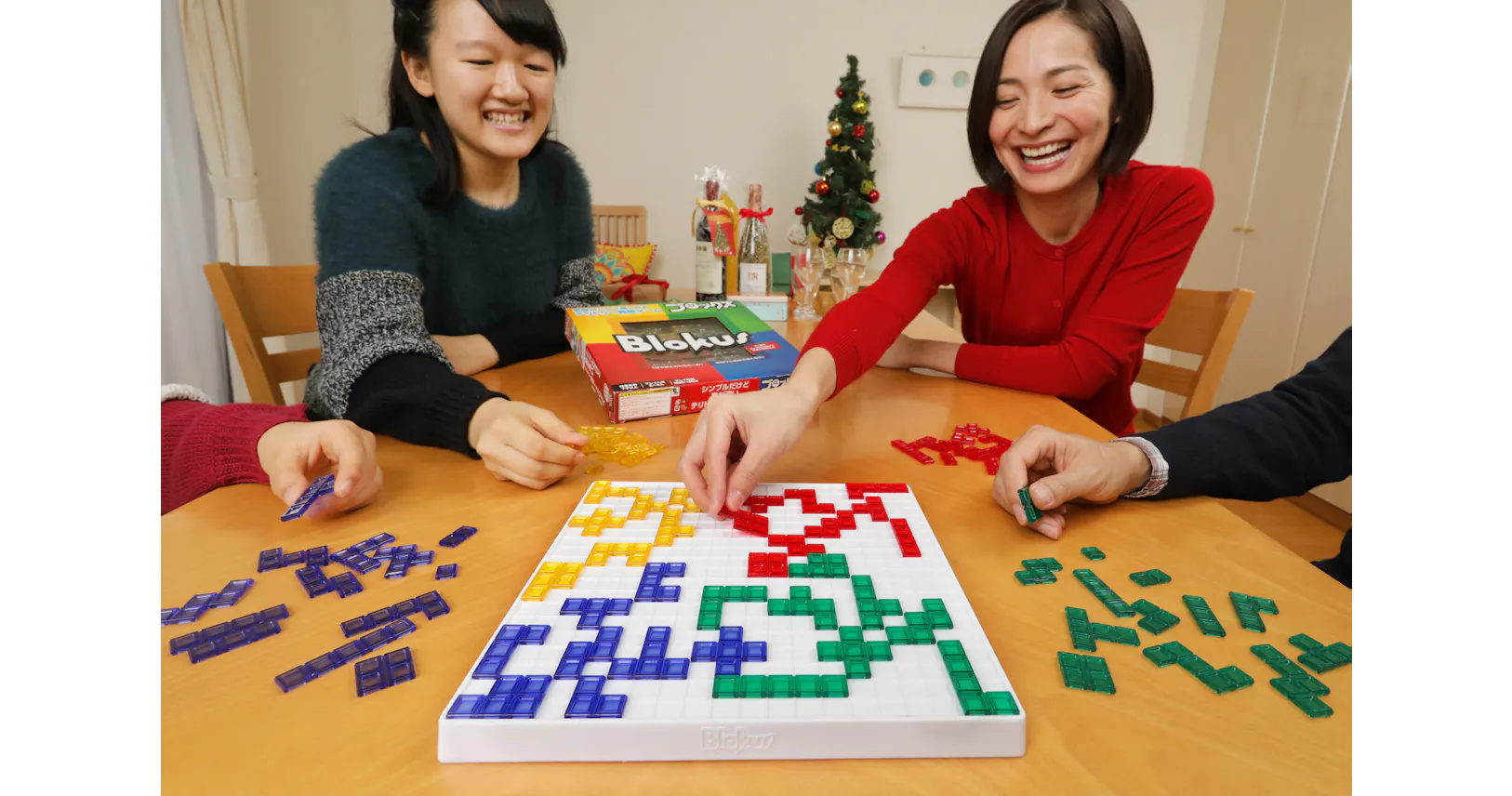 年末年始に仲間と盛り上がれ テーブルゲーム10選 Nikkei Style 年末年始に仲間と盛り上がれ テーブルゲーム10選 Nikkei Style