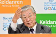 経団連の中西宏明会長は就活ルールを含む雇用慣行の見直しを提言した(10月9日の記者会見)
