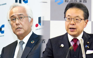 記者会見する世耕経産相(右)と産業革新投資機構の田中正明社長(左) 記者会見する世耕経産相(右)と産業革新投資機構の田中正明社長(左)