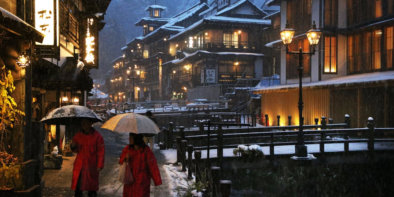 湯けむり照らす灯りでそぞろ歩き 冬の温泉街10選 Nikkei Style 湯けむり照らす灯りでそぞろ歩き 冬の温泉街10選 Nikkei Style
