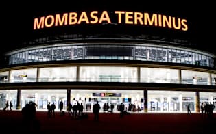 新設されたケニアのモンバサ駅。モンバサ―ナイロビ線はスキャンダルに見舞われ、批判が高まっている=ロイター