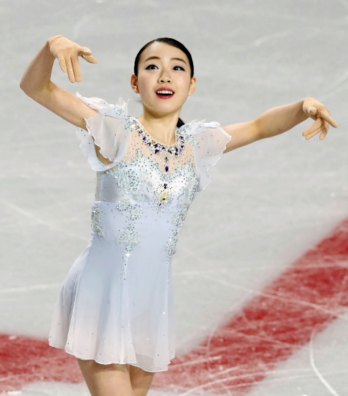 紀平 世界最高点でsp首位 Gpファイナル 日本経済新聞