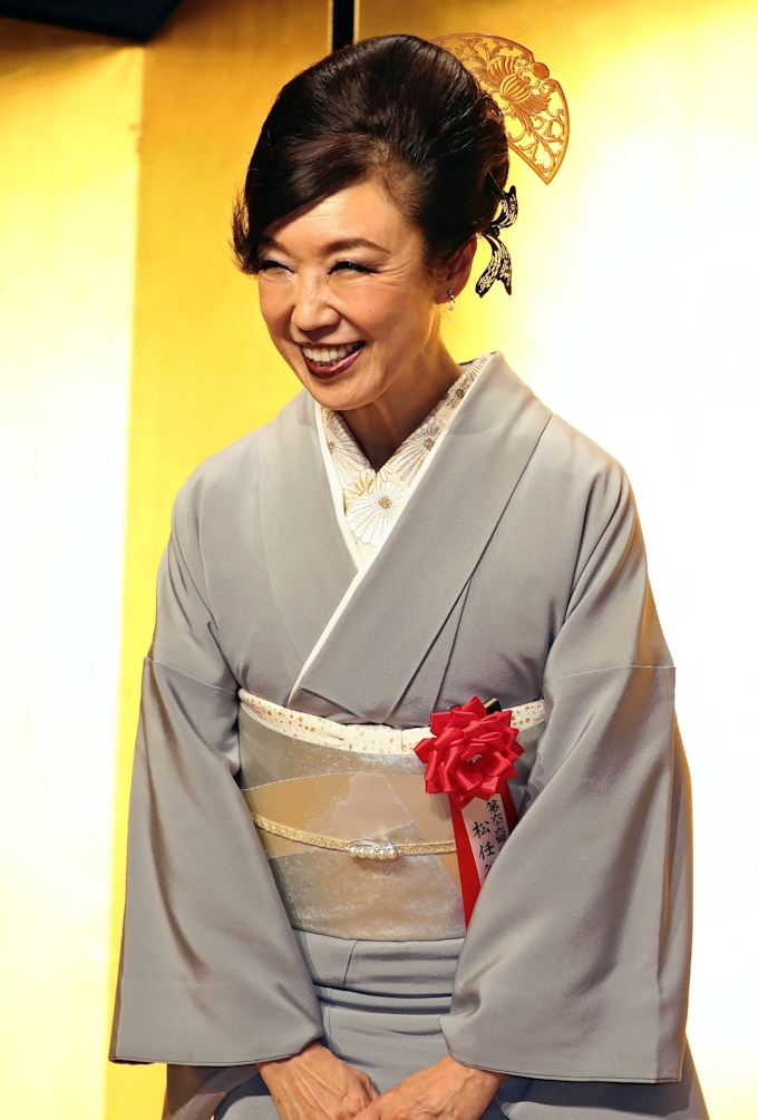 菊池寛賞に松任谷由実さん 歌は 短編小説のつもり 日本経済新聞