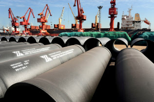 輸出される中国の鉄鋼製品(江蘇省)=ロイター 輸出される中国の鉄鋼製品(江蘇省)=ロイター