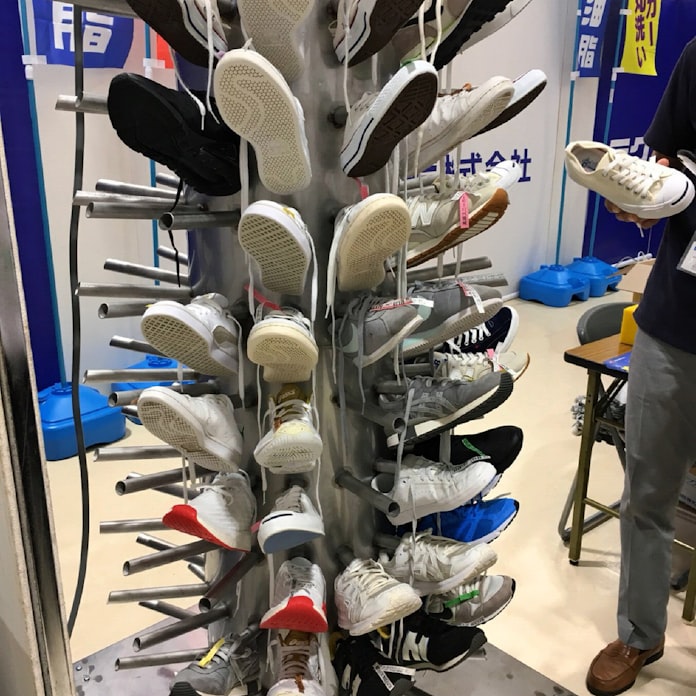 うさちゃんクリーニング スニーカーを洗濯 専用機を導入 日本経済新聞 うさちゃんクリーニング スニーカーを洗濯 専用機を導入 日本経済新聞