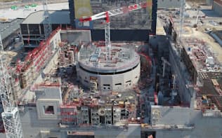 核融合炉本体を入れる遮蔽体（中央）ができた（ITER機構提供）