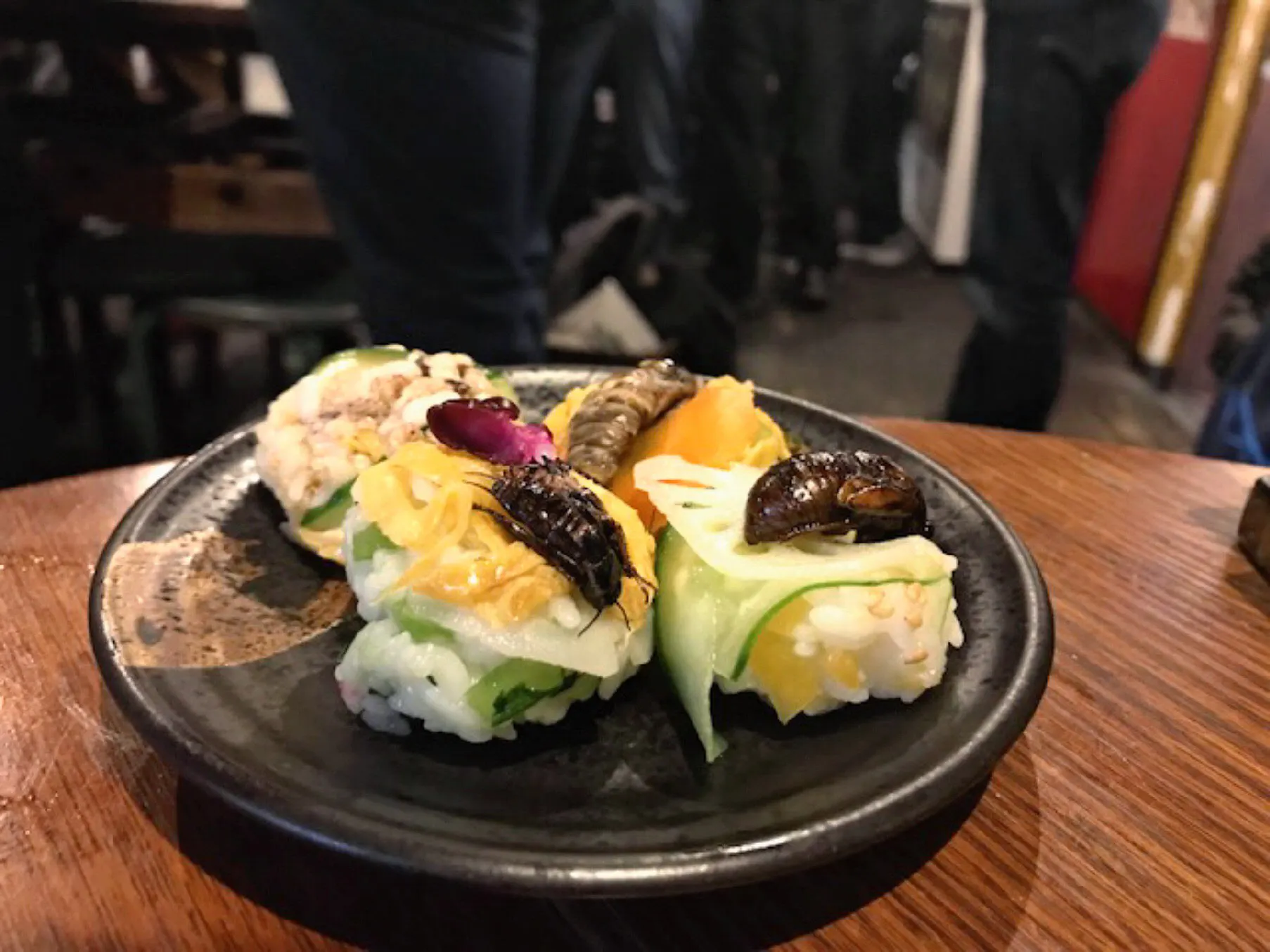 昆虫料理研究家の内山昭一さん 昆虫食 ビジネスチャンスに 野草や昆虫食べる Nikkeiリスキリング 昆虫料理研究家の内山昭一さん 昆虫食 ビジネスチャンスに 野草や昆虫食べる Nikkeiリスキリング