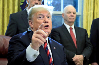 トランプ大統領はFRBの利上げを繰り返しけん制している=AP トランプ大統領はFRBの利上げを繰り返しけん制している=AP