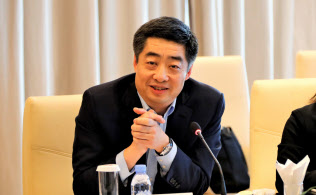 取材に応じるファーウェイの胡厚崑副会長兼輪番会長(18日、深圳の本社) 取材に応じるファーウェイの胡厚崑副会長兼輪番会長(18日、深圳の本社)