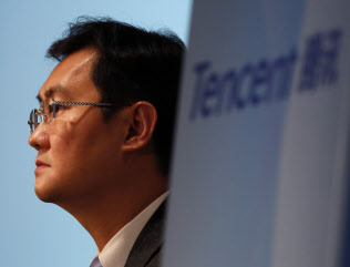 馬化騰CEO率いるテンセントの時価総額は1年で約14兆円減った=ロイター 馬化騰CEO率いるテンセントの時価総額は1年で約14兆円減った=ロイター