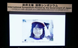 東京都内で開かれた北朝鮮による人権侵害に関する国際シンポジウム(15日午後)=共同 東京都内で開かれた北朝鮮による人権侵害に関する国際シンポジウム(15日午後)=共同