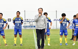 中東の笛って アジアカップに見る審判のレベル 日本経済新聞 中東の笛って アジアカップに見る審判のレベル 日本経済新聞