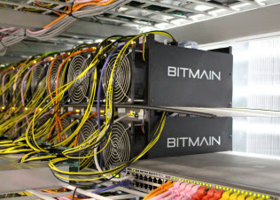 仮想通貨採掘の採算が悪化している(ビットメインのコンピューター)=ロイター 仮想通貨採掘の採算が悪化している(ビットメインのコンピューター)=ロイター
