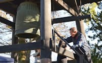 大沢寺は除夜の鐘を昼に突く（2016年12月31日、静岡県牧之原市）