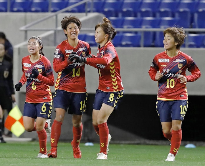 サッカー皇后杯 日テレと神戸が決勝へ 日本経済新聞 サッカー皇后杯 日テレと神戸が決勝へ 日本経済新聞