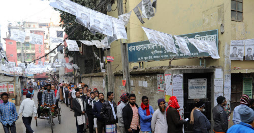 バングラデシュ総選挙 与党一色で投票始まる 日本経済新聞 バングラデシュ総選挙 与党一色で投票始まる 日本経済新聞