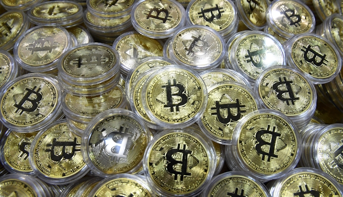 仮想通貨 採掘 撤退相次ぐ Gmoに続きdmmも 日本経済新聞