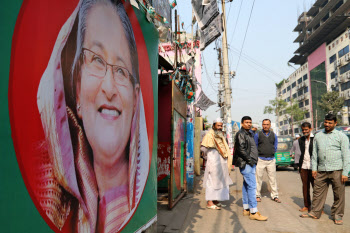 バングラ総選挙 与党が9割押さえ圧勝 再選挙要求も 日本経済新聞 バングラ総選挙 与党が9割押さえ圧勝 再選挙要求も 日本経済新聞