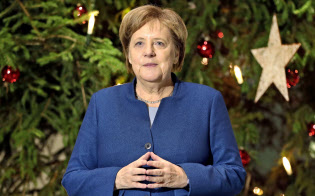 メルケル氏にとって2018年は厳しい年になった=AP メルケル氏にとって2018年は厳しい年になった=AP