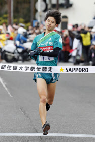 青学大v5に暗雲 4 5区失速まさかの6位 日本経済新聞 青学大v5に暗雲 4 5区失速まさかの6位 日本経済新聞