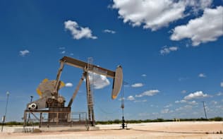 米テキサス州の石油掘削施設=ロイター