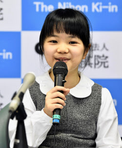 小4少女が囲碁プロへ 最年少記録を更新 日本経済新聞