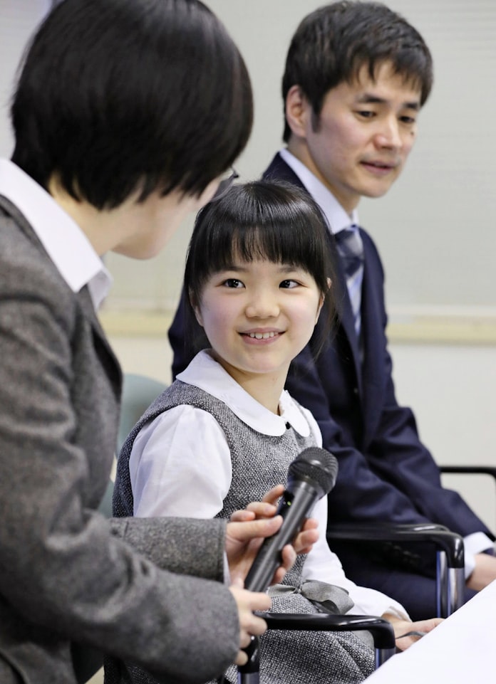 小4少女が囲碁プロへ 最年少記録を更新 日本経済新聞 小4少女が囲碁プロへ 最年少記録を更新 日本経済新聞