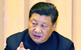 北京で開かれた中央軍事委員会の軍事工作会議で演説する中国の習近平国家主席(4日)=新華社・共同 北京で開かれた中央軍事委員会の軍事工作会議で演説する中国の習近平国家主席(4日)=新華社・共同