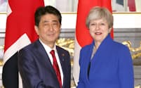 安倍首相とメイ英首相。英国はファイブ・アイズの本家本元だ（2017年8月31日、東京・元赤坂の迎賓館）