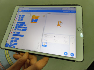 タブレットでプログラミング学ぶ スクラッチ が進化 日本経済新聞