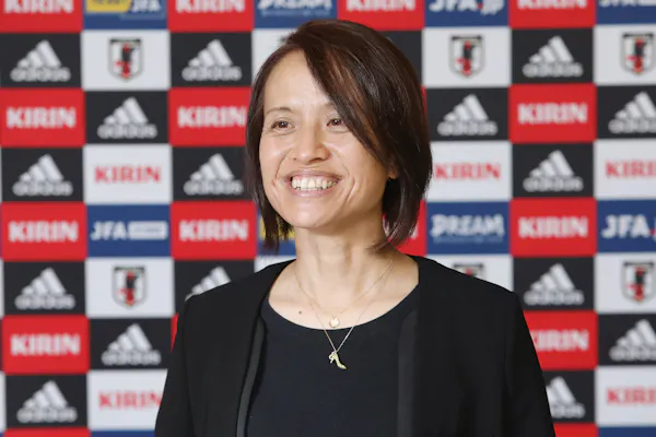 なでしこ高倉監督いざ出陣 好きなサッカーに恩返しを Nikkei Style なでしこ高倉監督いざ出陣 好きなサッカーに恩返しを Nikkei Style