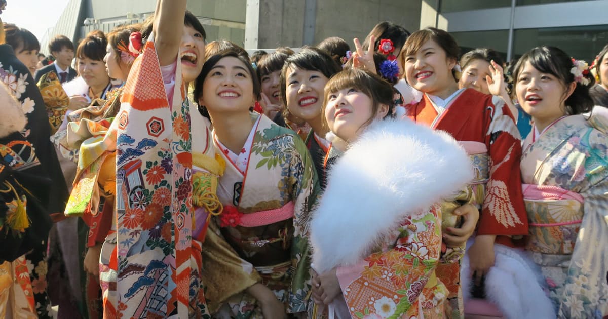 一人でできるように 福岡市で成人式 9千人参加 日本経済新聞 一人でできるように 福岡市で成人式 9千人参加 日本経済新聞