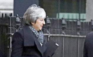 メイ英首相は再国民投票も合意なき離脱も否定する=AP メイ英首相は再国民投票も合意なき離脱も否定する=AP