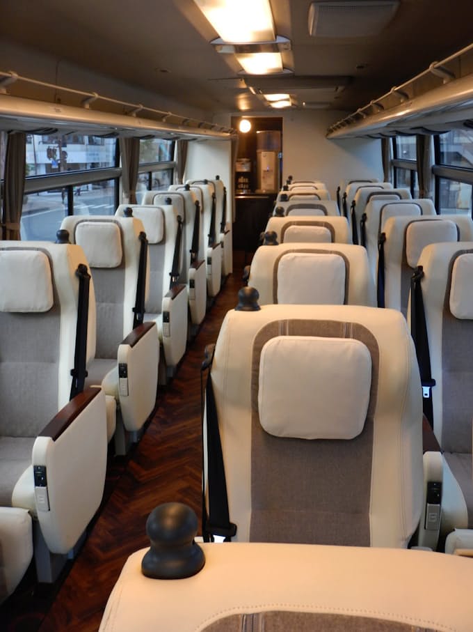 観光バス ビジネスクラス投入 両備hdがツアー専用車 日本経済新聞