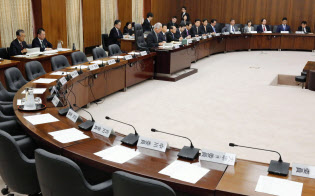 立憲民主党などの野党が欠席し、開かれた衆院憲法審査会(18年11月) 立憲民主党などの野党が欠席し、開かれた衆院憲法審査会(18年11月)