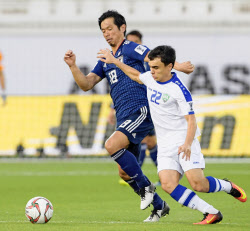 日本がウズベク破り 首位で通過 サッカーアジア杯 日本経済新聞