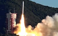 小型ロケット「イプシロン」4号機が内之浦宇宙空間観測所から打ち上げられた（18日、鹿児島県肝付町）